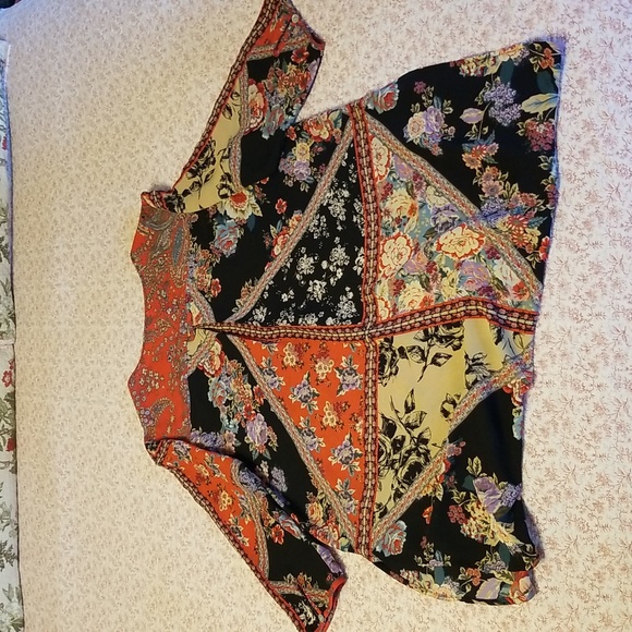 Fig and Flower Floral Semi Sheer 3/4 Sleeve Tunic Top Size XL - Picture 3 of 5